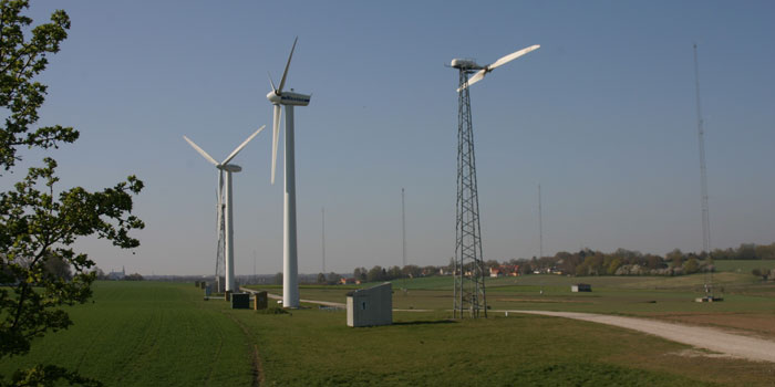 Rækken af vindmøller på Risø Campus som den så ud i 2009. Foto: Marianne Vang Ryde