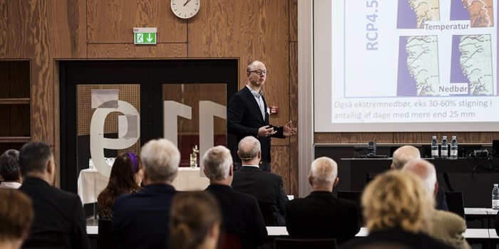 Klimaforsker Peter Langen fra Danmarks Metrologiske Institut gav et indblik i klimaudviklingen både globalt og i Arktis. 