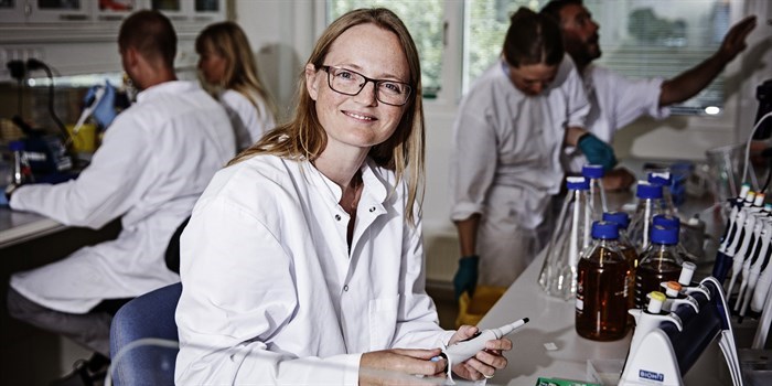 Helene Faustrup Kildegaard is one of the researchers ‘forcing’ animal cells to produce substances that can be used in anti-cancer drugs, for example. Photo: Ulrik Jantzen