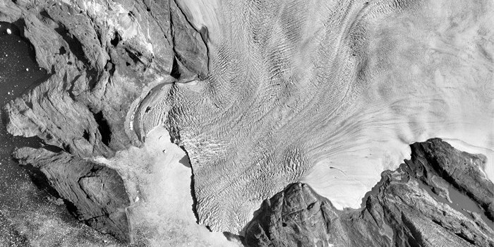 Gieseke-gletsjer i Nordvestgrønland. Billedet viser Gieseke-gletsjeren set på flyfoyto i 1985. Informationer om udbredelsen af isen under den lille istid er brugt til beregning af massetab af Indlandsisen gennem det 20. århundrede. Kredit: Anders Anker Bjørk, Statens Naturhistoriske Museum
