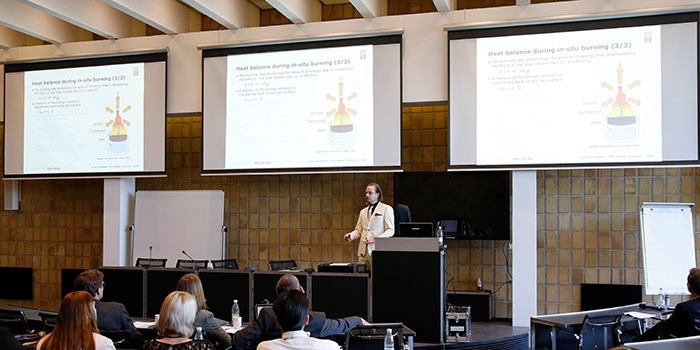 Laurens van Gelderen forsvarer sin ph.d.-afhandling ”In-situ Burning of Crude Oil on Water – A study on the fire dynamics and fire chemistry in an Arctic context”