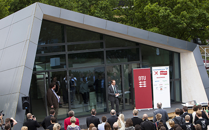 Klima-, energi- og bygningsminister Martin Lidegaard indviede 13. juni 2012 DTU’s bud på fremtidens plus-energihus FOLD, der deltog i Solar Decathlon Europe 2012 i Madrid. Foto: Thorkild Christensen.
