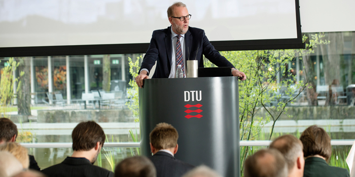 Venstres energi-, forsynings- og klimaminister, Lars Chr. Lilleholt, erklærede sig klar til at kæmpe for øgede bevillinger til dansk energiforskning. Foto: Mikal Schlosser