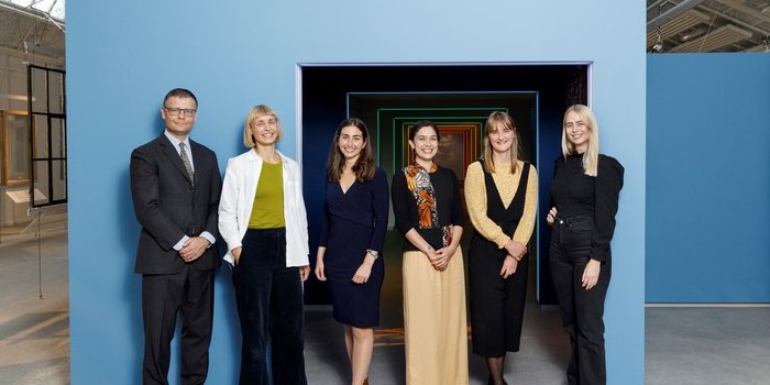 Bestyrelsesformand Jens Kann-Rasmussen og fem af bevillingsmodtagerne: Marie Brøns (DTU), Rocio Rodriguez Cano (AAU), Christina Lynggaard (KU), Laura Stidsholt (AU), Jette Katja Mathiesen (DTU). Foto: VILLUM FONDEN.