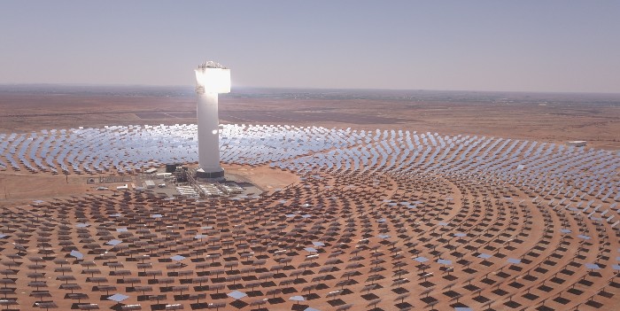 Photo: Khi Solar One South Africa, Shutterstock Nicole Macheroux-Denault