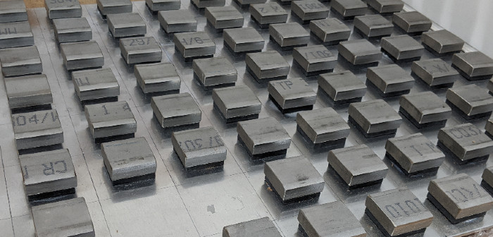 Model med metamaterialer. (foto: DTU Elektro)
