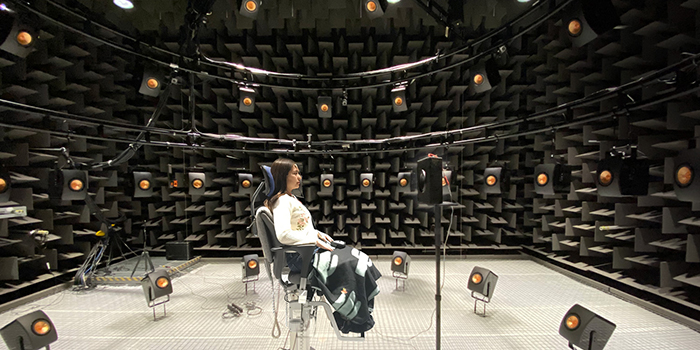 Sound-field ASSR measurement in the audiovisual immersion lab (AVIL) - (Photo: Valentina Zapata-Rodríguez/Ana Sofía Patiño)