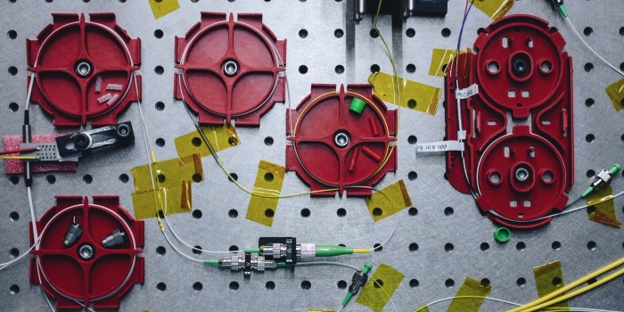 Som en del af OPENQKD projektet får forskere på DTU Fysik og Fotonik mulighed for at teste deres første prototype på et kvante-nøglefordelingssystem