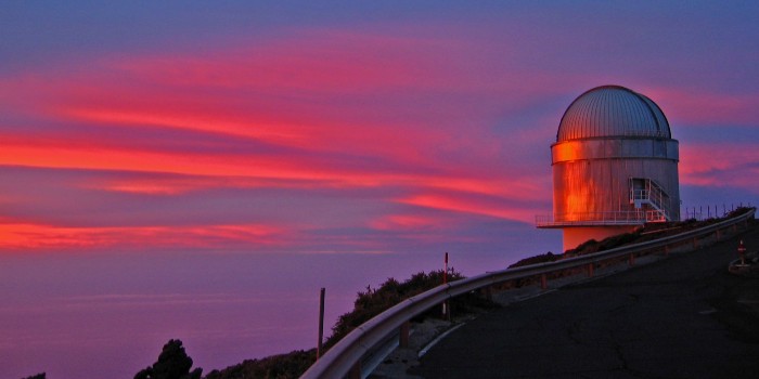 Opdagelsen af de enerigirige partikler er blandt andet gjort ved målinger på Nordic Optical Telescope, NOT, på De Kanariske Øer. (Foto: Nordic Optical Telescope/Jyri Näränen)