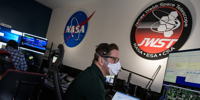 James Webb Space Telescope-kontrolrum hos NASA under justering af teleskopets spejlsystem. (Foto: NASA)