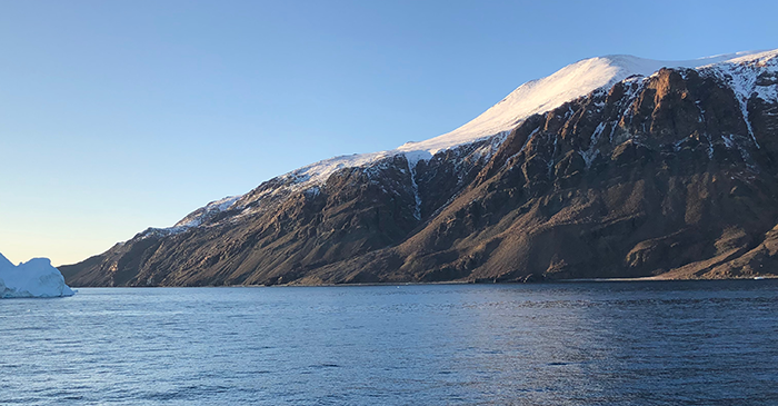 Sedimentkegler langs kysten i Karrat Fjord  (foto: Lara F. Pérez).