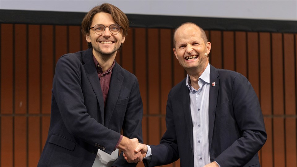 Jacob Hastrup vandt prisen for Årets Ph.d.-afhandling med sit speciale fra DTU Fysik, der handler om kvanteberegning og kvantekommunikation. 