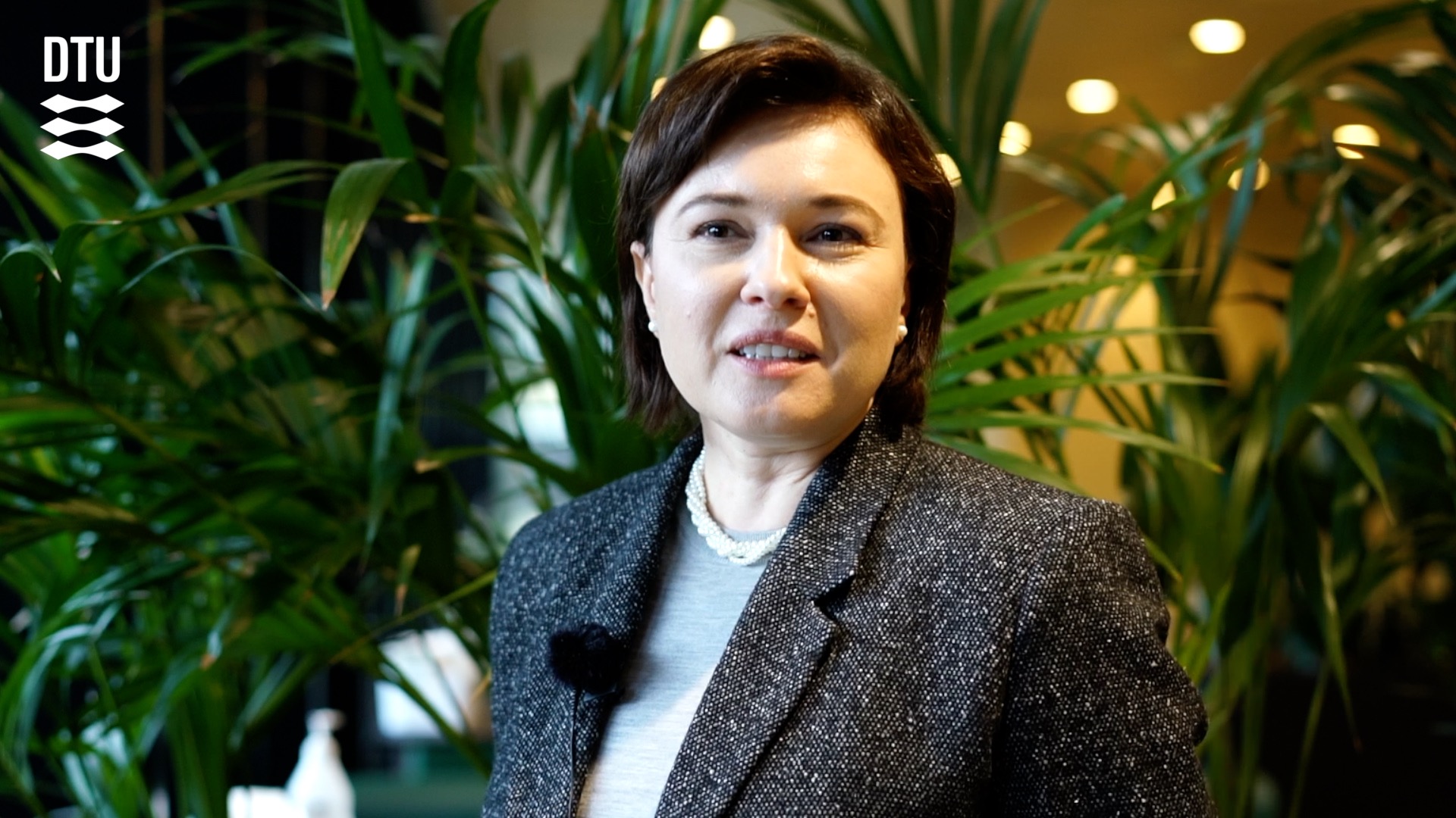 Sang Yup Lee, der er professor og forskningsdekan ved KAIST, DTUs partneruniversitet i Korea, modtog et æresdoktorat for sin forskning. I den følgende video, bliver hæderen motiveret af Dina Petravonic Nielsen. Hun er videnskabelig direktør v DTU Biosustain.