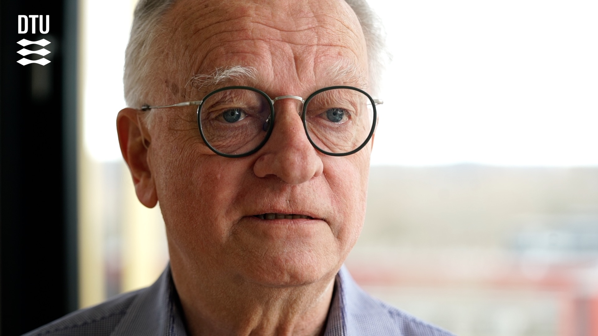 Victor De Lorenzo, der er professor i Biologiske Systemer ved CNB, som er et forskningsinstitut i Madrid modtog et æresdoktorat for sin forskning. Udnævnelsen blev motiveret af Søren Molin, som er professor på DTU Biosustain.