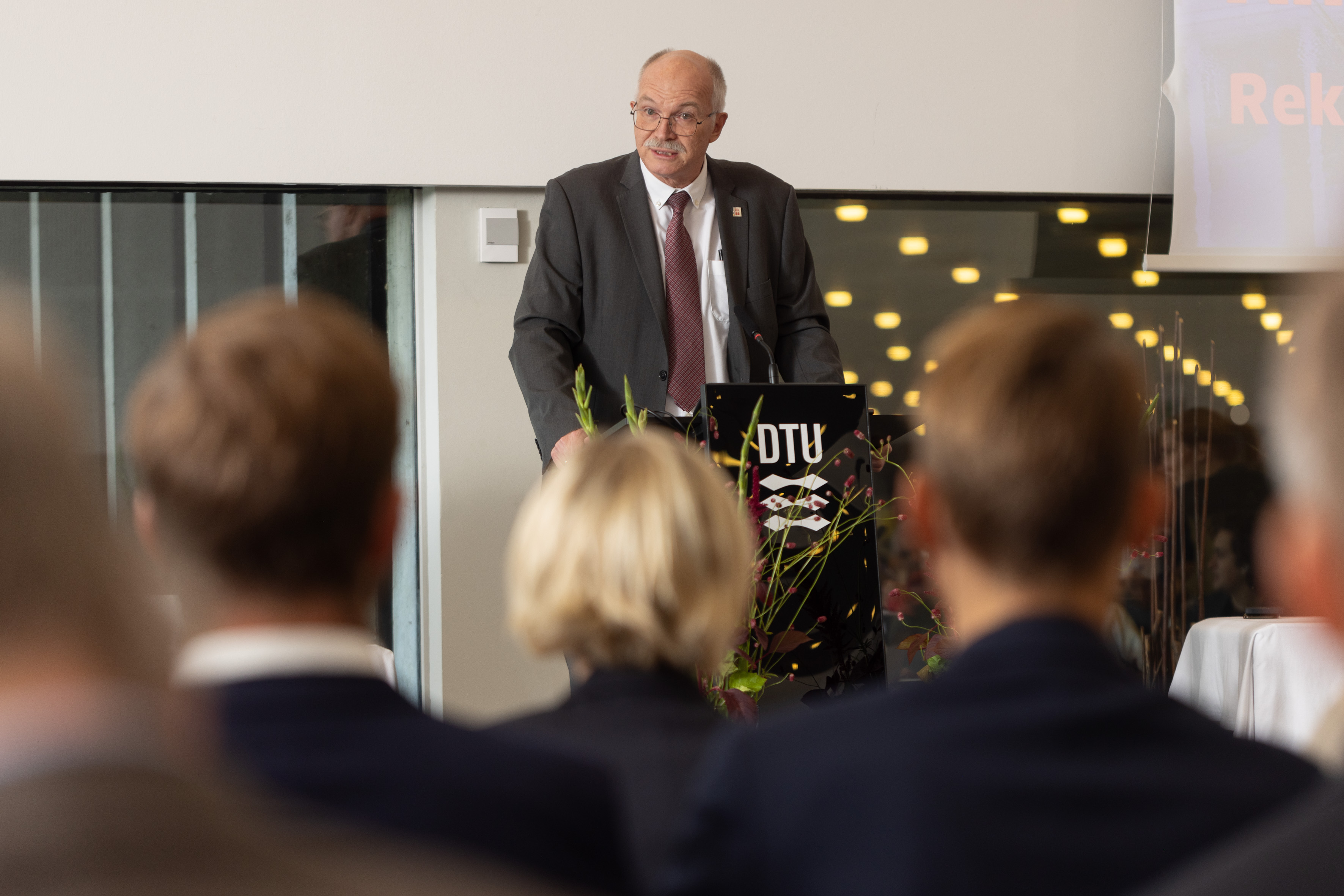 "Mange lande uddanner mere og mere og forsker mere og mere. Det teknologiske kapløb er i fuld galop, og hvis ikke vi passer på, så får Danmark et chok,” sagde Anders Bjarklev på DTU's Uddannelses- og forskningspolitiske Topmøde 2023.
