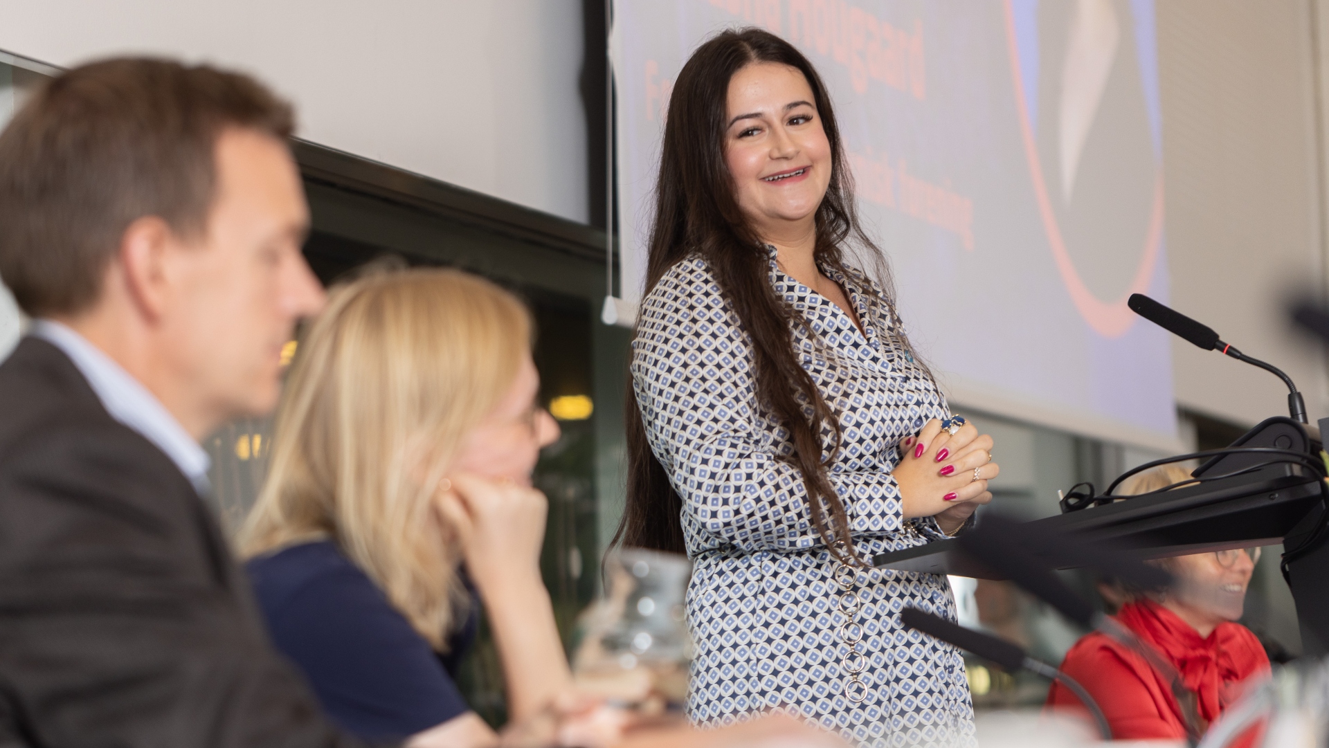 "Når vi skærer i antallet af ingeniører, så får det betydning for løsning af samfundsproblemer som global opvarmning, energikrise og grøn omstilling,” sagde Natasha Hougaard forperson for fra studenterorganisationen Polyteknisk Forening.