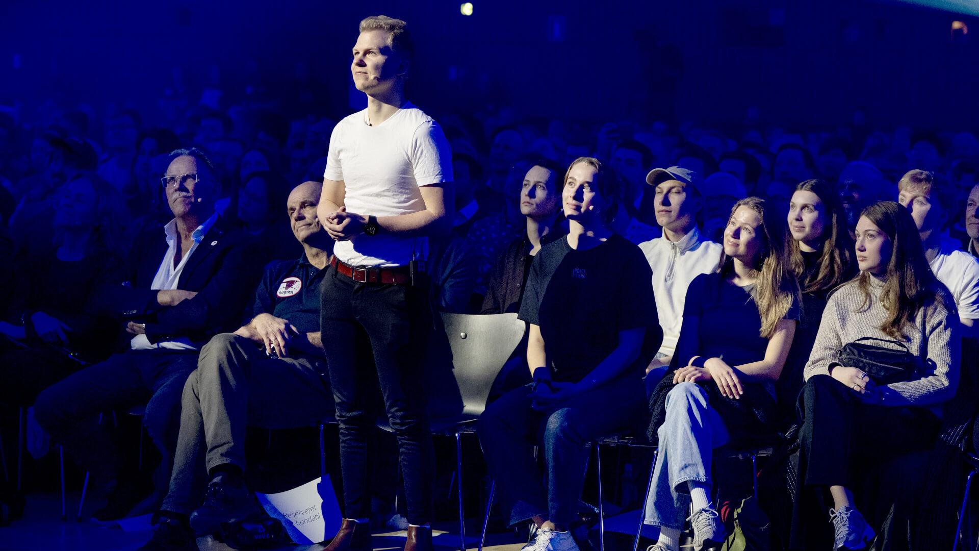 DTU-studerende Mikkel Hansen stiller spørgsmål til Andreas Mogensen.