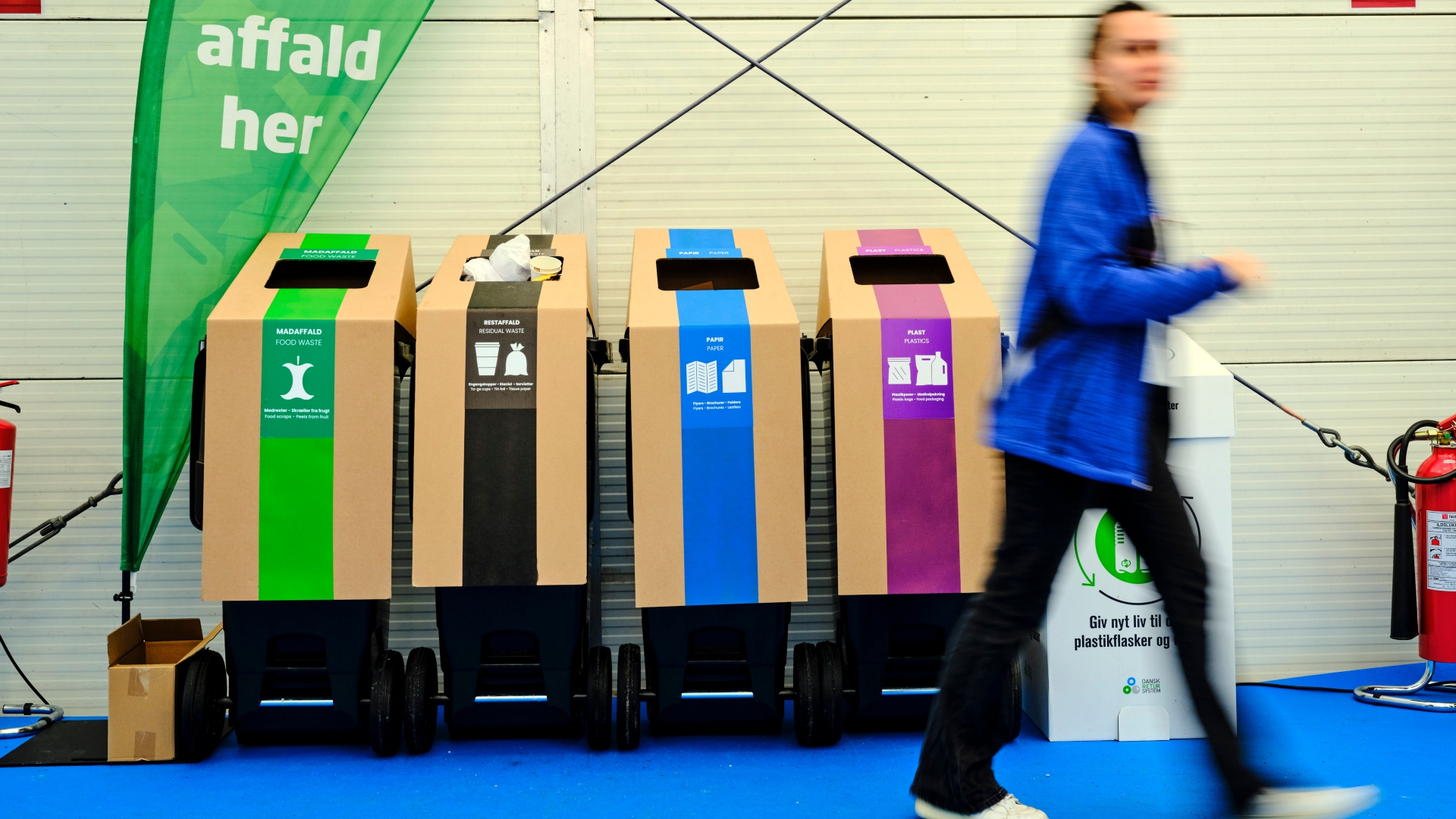 Affaldscontainere med paphætte til DSE-messen 2024