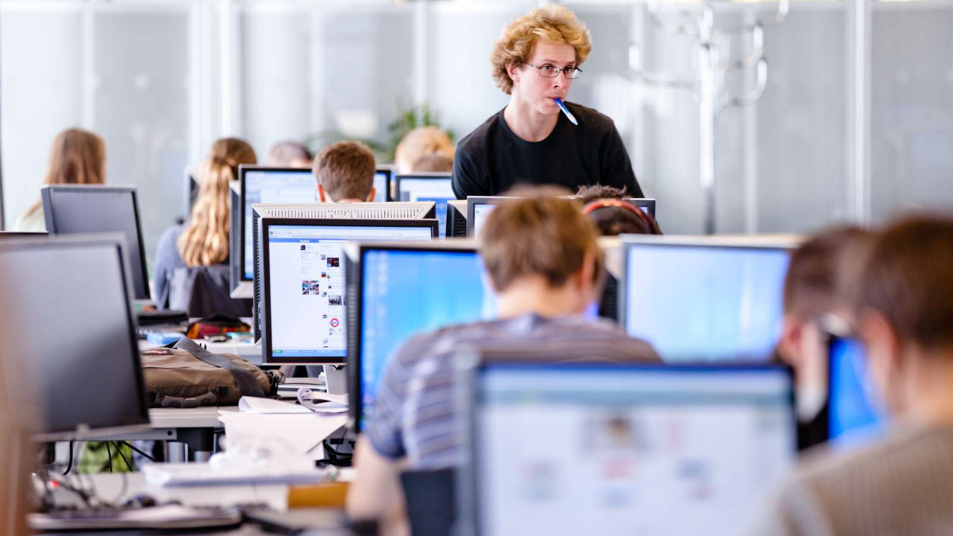 Forskning viser, at chatbots som ChatGPT og Googles Gemini leverer en række svar inden for blandt andet køn og etnicitet, der kan karakteriseres som biased eller decideret usande.