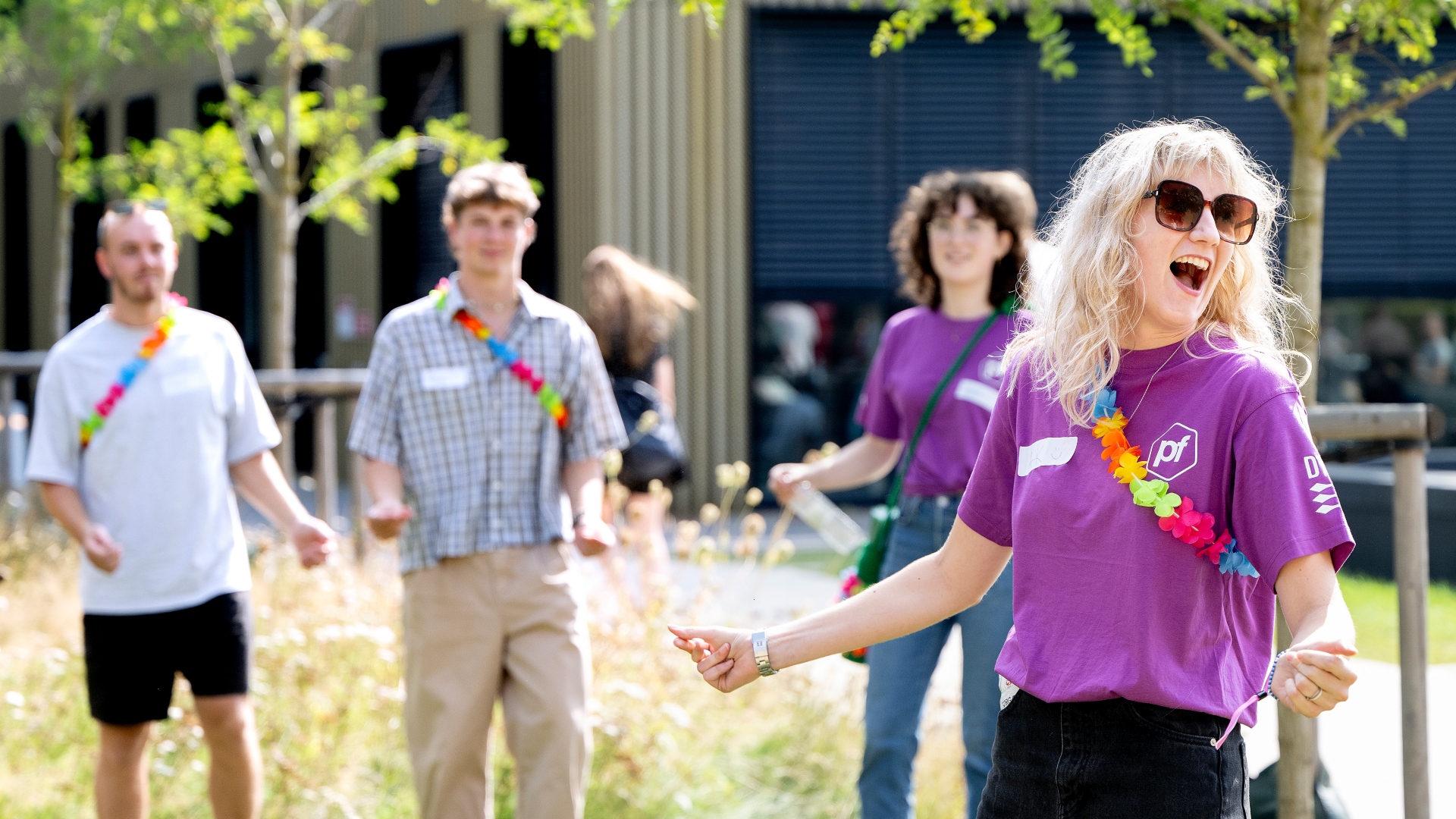 Nye studerende og frivillige leger introlege til studiestarten 2024