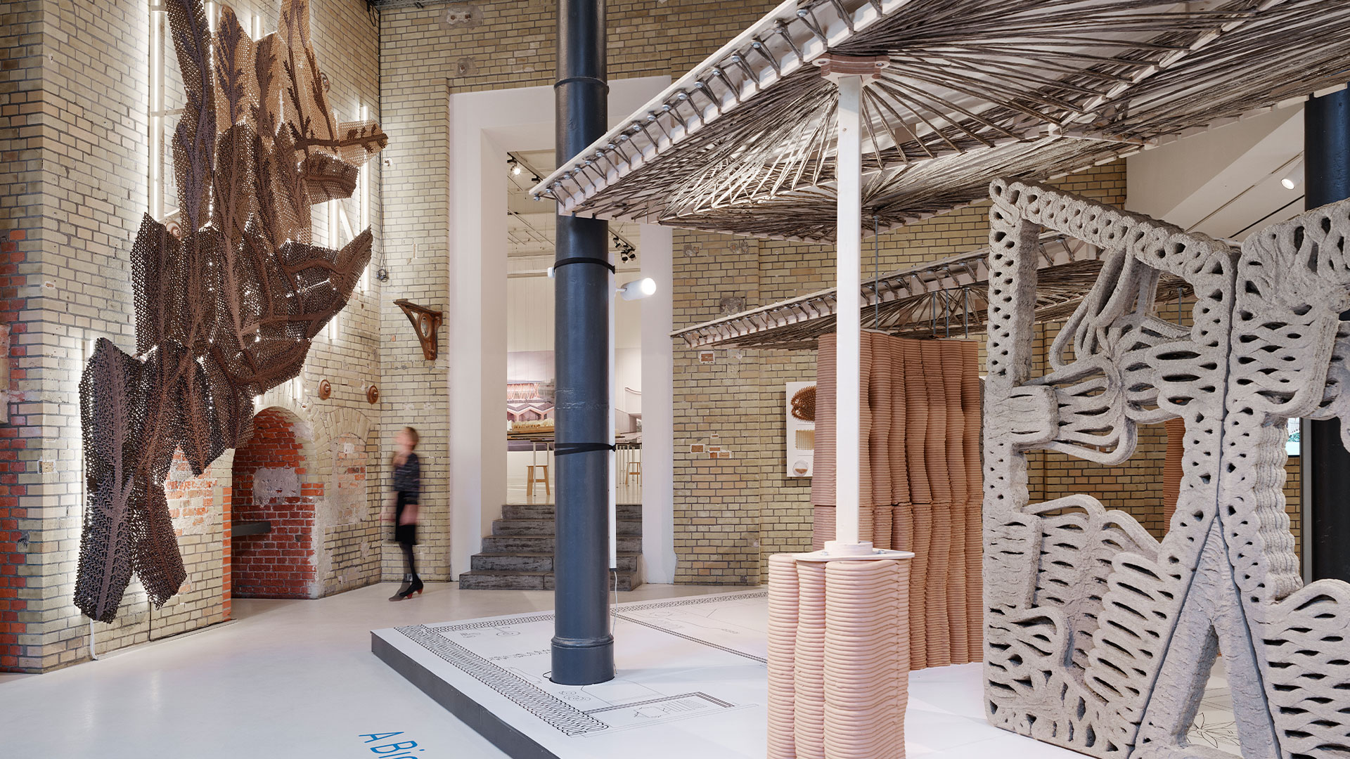 Hal hvori der er udstillet forskellige 3D-printede byggekomponenter. Foto: Anders Ingvartsen/CTA