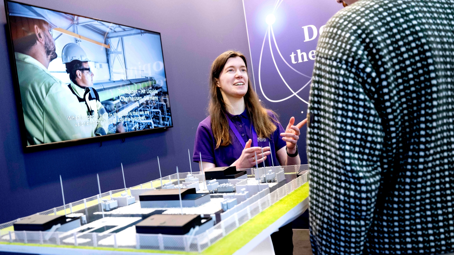 Erhvervskandidatstuderende Anne Tranberg Petersen ved Siemens Energys stand på DSE-messen 2025