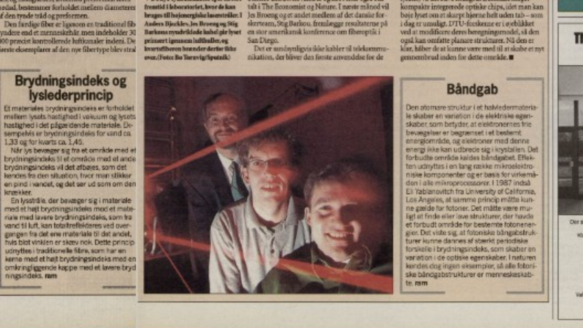 Mediefoto af Anders Bjarklev, den studerende Stig Barkou og ph.d. Jes Broeng.