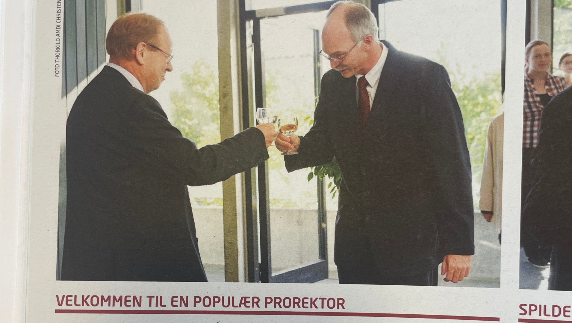 Anders Bjarklev skåler med daværende DTU rektor til sin tiltrædelsesreception som prorektor i september 2011. 