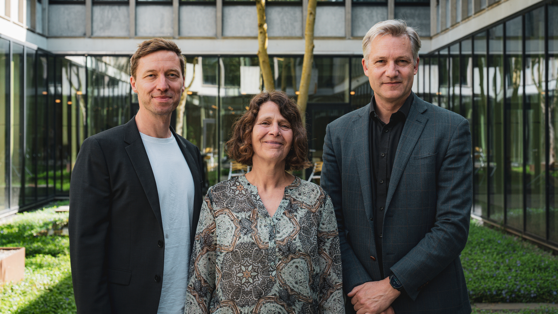 Portrætfoto, fra venstre: Mikkel Sørensen, Direktør, DTU Skylab, Marianne Thellersen, Koncerndirektør for Innovation og Entrepreneurskab, DTU og Jes Broeng, Direktør, DTU Entrepreneurship