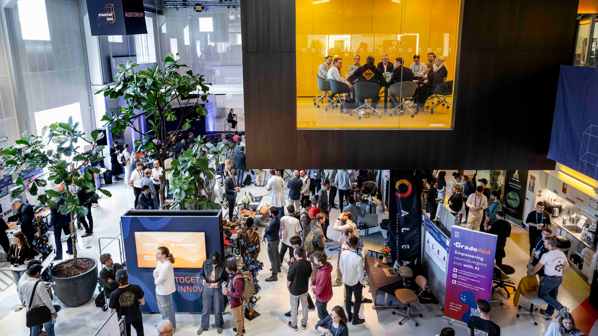 Start UP Day oppefra. ©Bax Lindhardt Start UP Day oppefra.