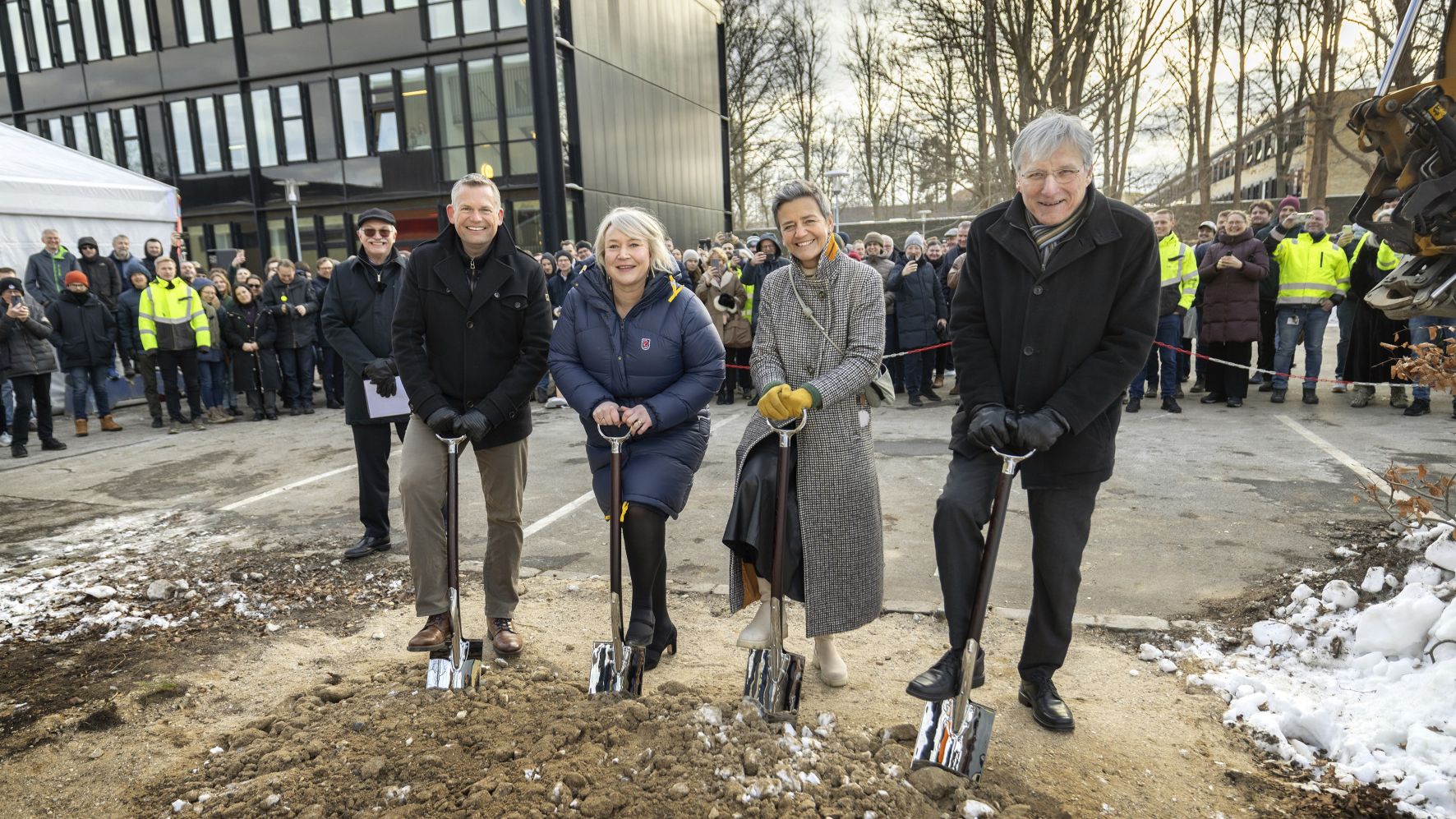 Første spadestik til den nye forskningsbygning på DTU Lyngby Campus blev taget af Uddannelses- og Forskningsminister Christina Egelund, ESA-astronaut Andreas Mogensen, DTU’s Bestyrelsesleder Margrethe Vestager og Institutdirektør på DTU Space, Henning Skriver den 17. februar 2026. Foto: Mikal Schlosser.
