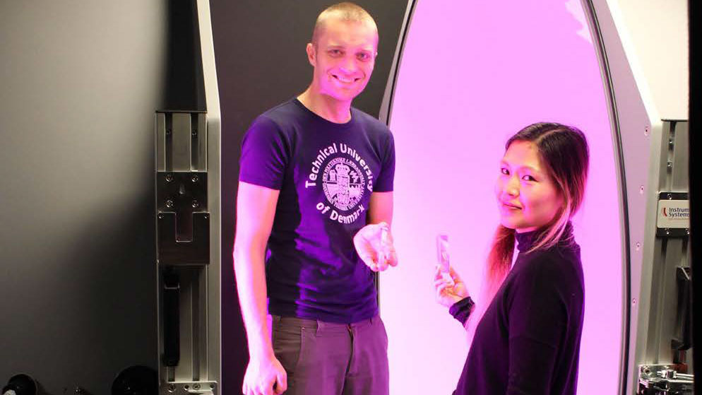 Lysværket One Prism More Dimensions, der er skabt til København Lysfestival 2019 i et samarbejde mellem kunstner Jette Hye Jin Mortensen og fysiker Anders Torseth fra DTU Fotonik.