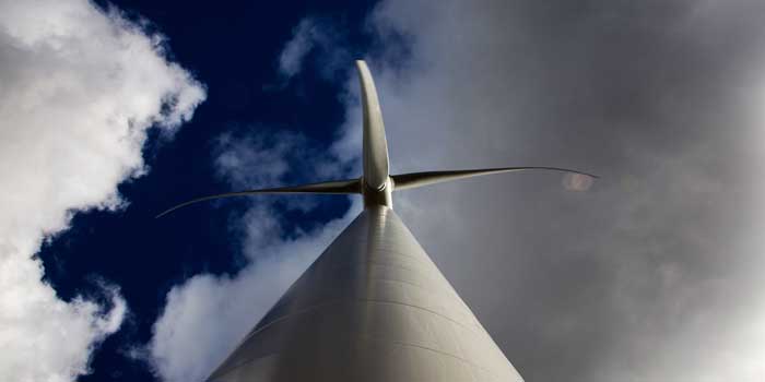 Billede af en vindmølle fra DTU's testcenter Østerild.