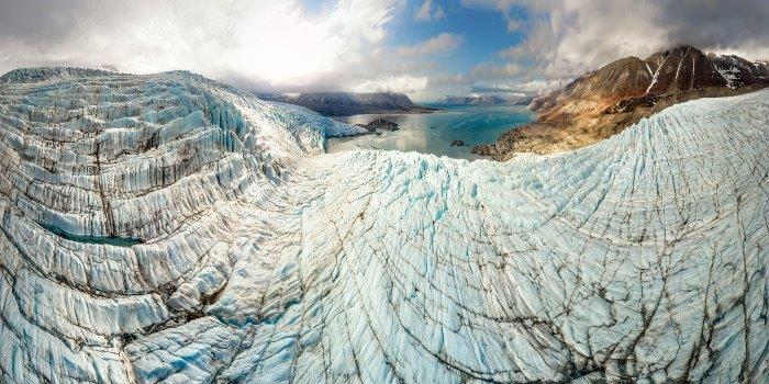 Billede af en gletsjer på Arktis. Artikel fra DYNAMO nr. 64