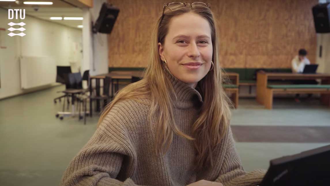 Se film om bacheloruddannelsen i Cyberteknologi