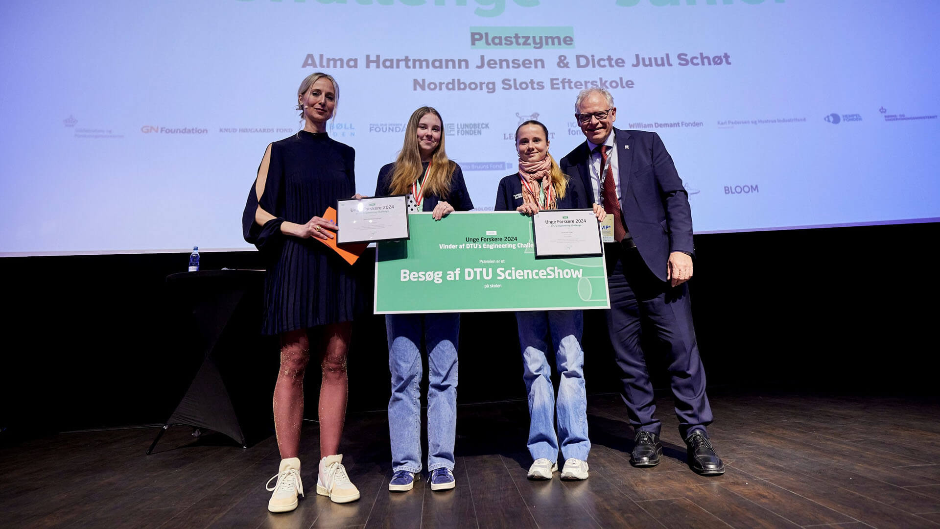 Dicte og Alma, vindere af Unge forskere Junior 2024
