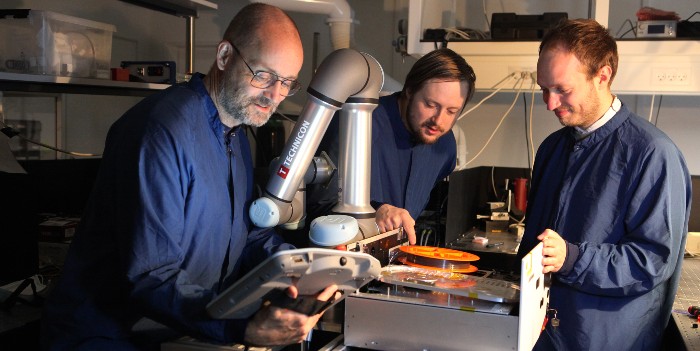 Professor Ole Bang, Ph.d. Rasmus E. Hansen, forsker Chrisitan, Rosenberg Petersen. Foto: Jesper Scheel