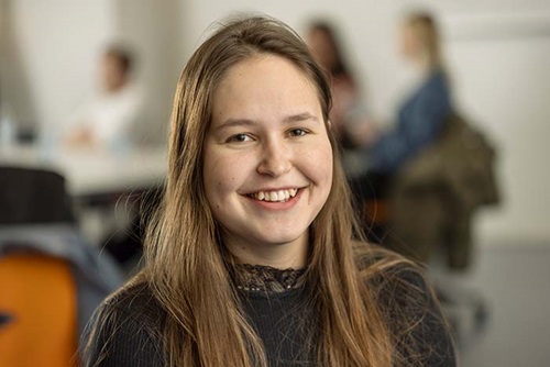 Photo by Mikal Schlosser. Featured is news student Isabella Ipsen. 