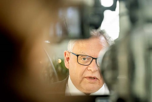 Photo by Mikal Schlosser. Featured is Dean of Undergraduate Studies Lars D. Christoffersen.