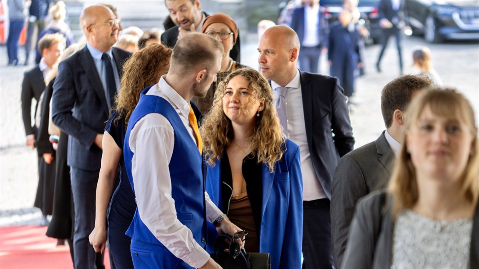 Guests arriving on the red carpet and making their way into DTU Commemoration. 