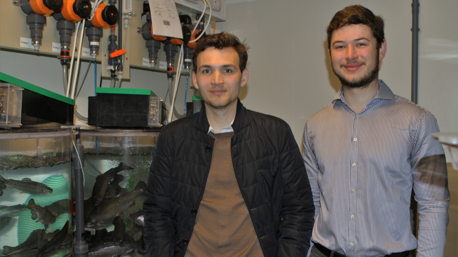 Jonas Sønder Nielsen and Adam Mark Berman in one of DTU’s fish pens