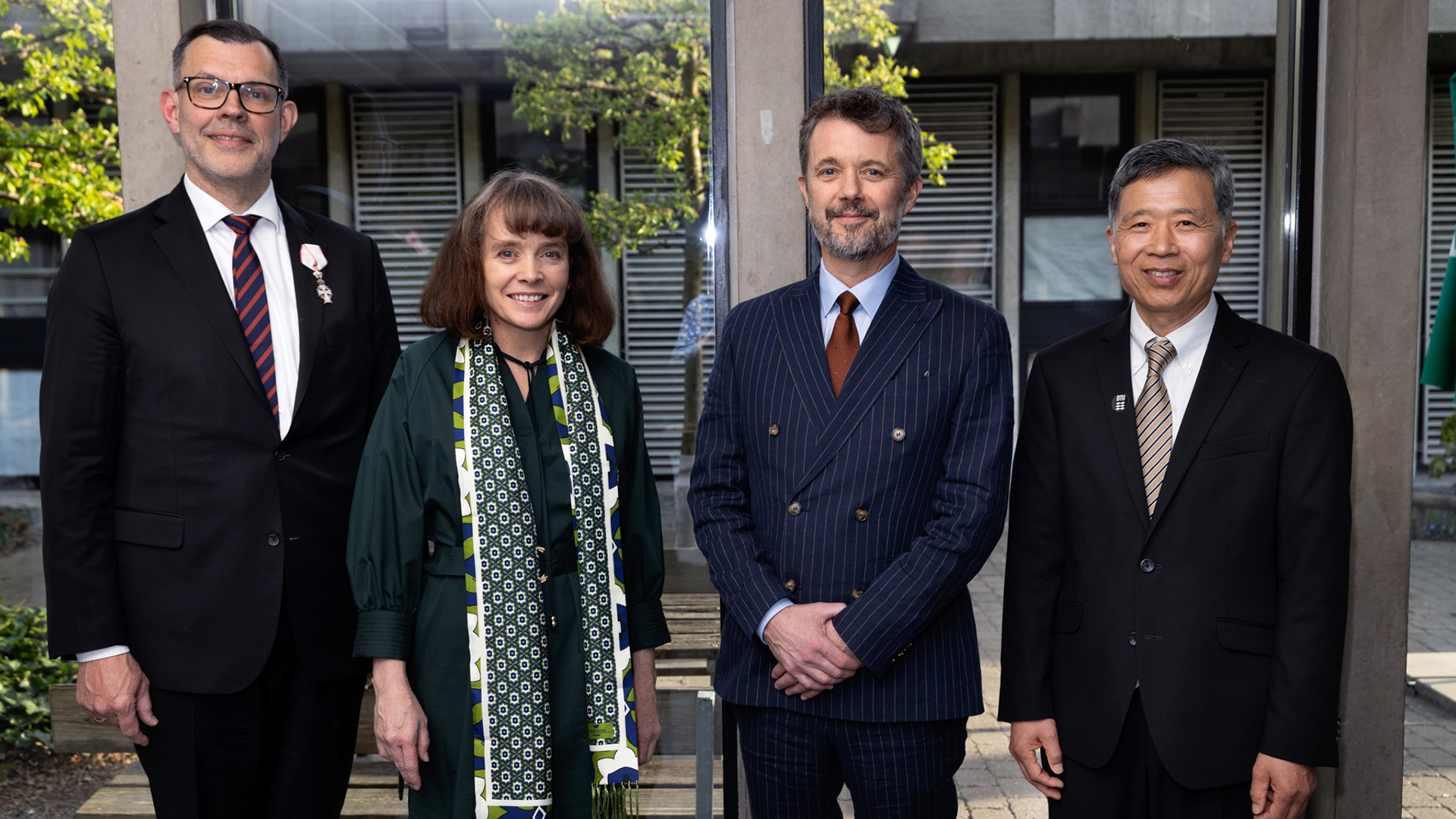 This year's two honorary doctorates pose with the Crown Prince and Executive Vice President Rasmus Larsen.