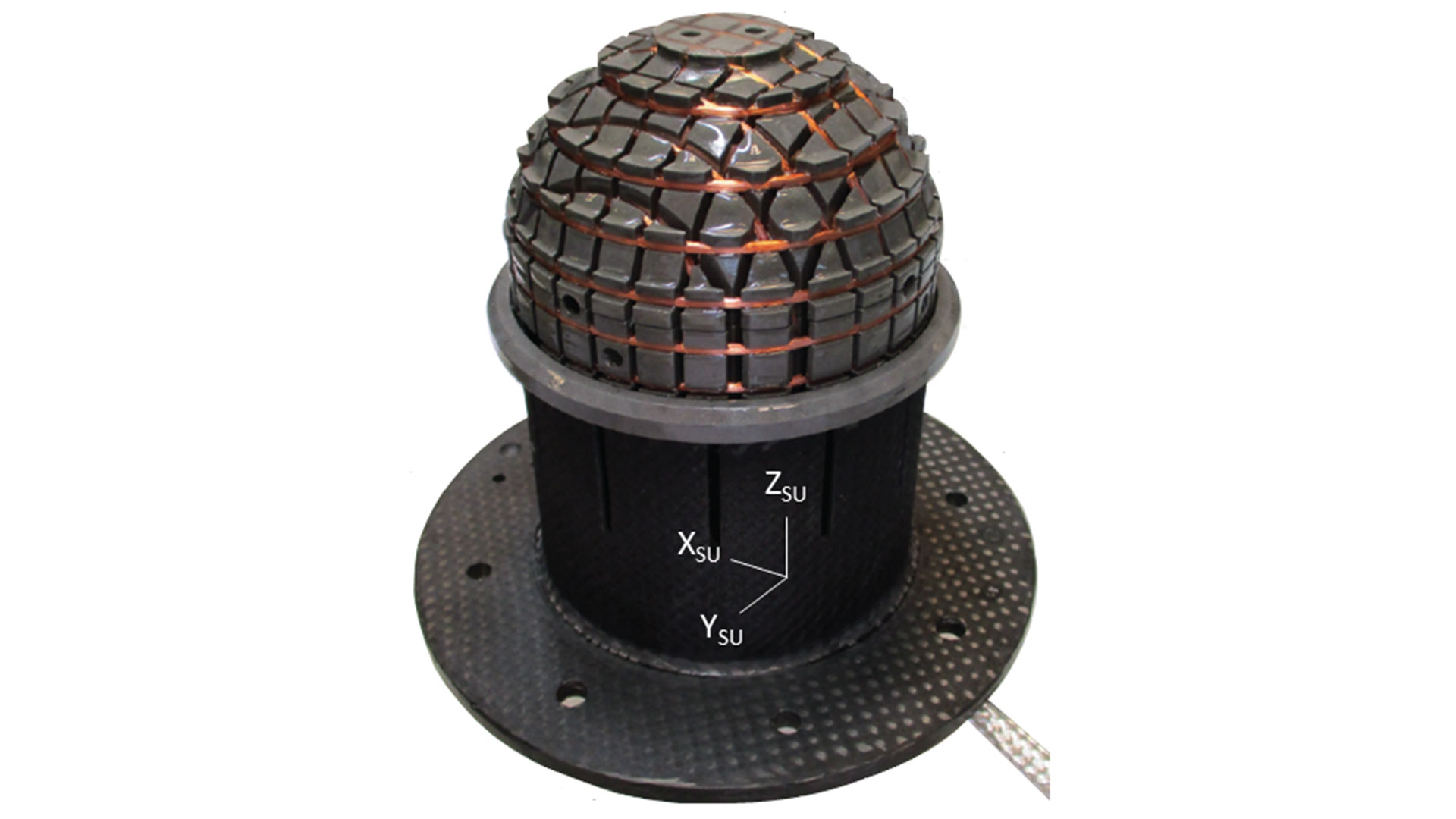 Illustration af det instrument, DTU har udviklet til brug på NASA's mission til asteroiden Psyche. Instrumentet ligner en kopformet holder, hvori der er placeret en kantet bold. Illustration: DTU