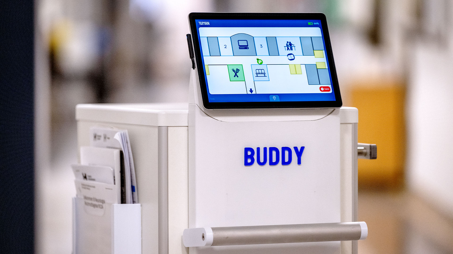 A hospital robot with a display mounted on top showing the robot's location. Photo: Bax Lindhardt