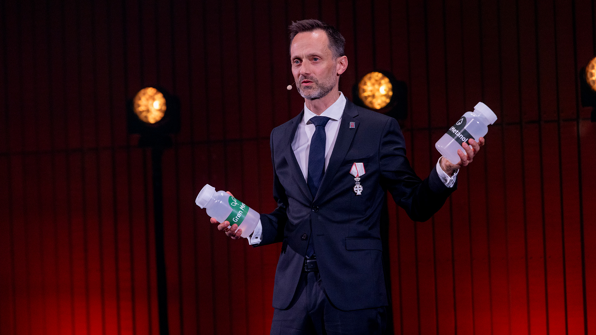 In his commemorative lecture, Tejs Vegge focused on the need for finding new and faster ways to discover the sustainable materials that are key to the green transition. Photo: Steen Brogaard.