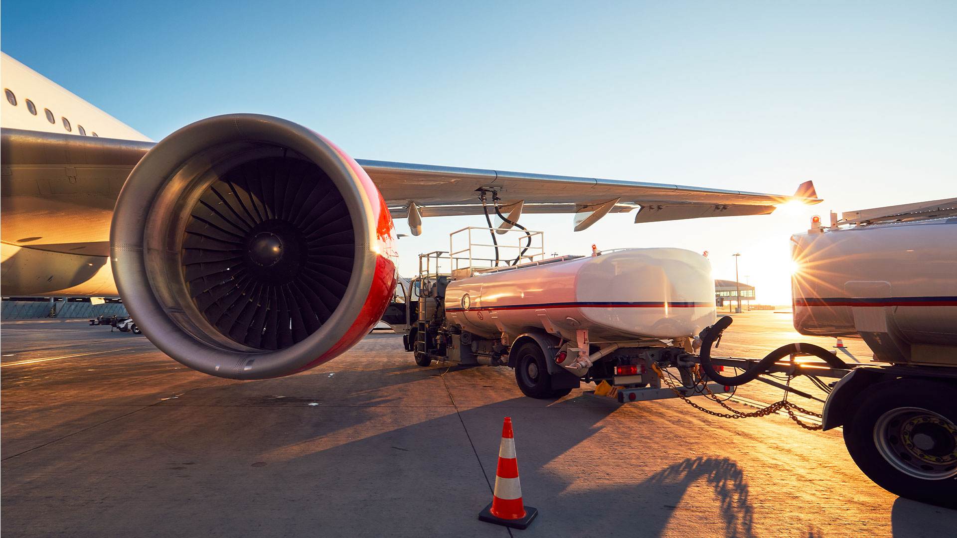 Plane in the process of being refuelled. Photo: Colourbox