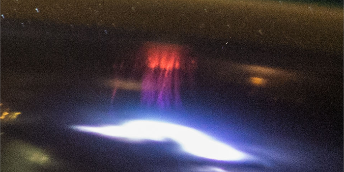 Røde feer fra ISS. Foto: NASA. 
