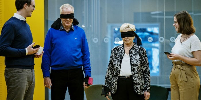Keld og Hilda Heick tester fremtidens teknologi på DTU. Foto: Simon Klein-Knudsen.