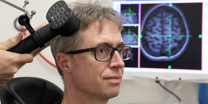 Et nyt Innovationsfondsprojekt skal fastlægge de præcise punkter i hjernen, hvor magnetisk stimulation vil have størst behandlingseffekt på den enkelte patient med depression. Foto Jesper Scheel