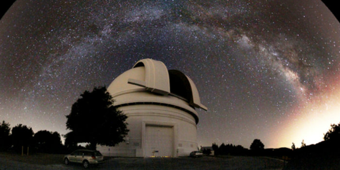 The unique light from the super bright supernova iPTF16eh has been studied using the Intermediate Palomar Transient Factory (iPTF), a number of telescopes installed in California. Photo: Iair Arcavi, Courtesy PTF/Caltech.